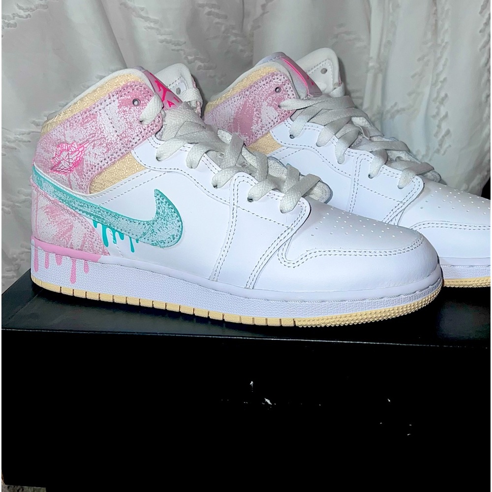 Air Jordan Mids